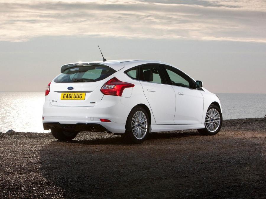  Ford Focus Zetec S 2011 года  (фото 2 из 6)
